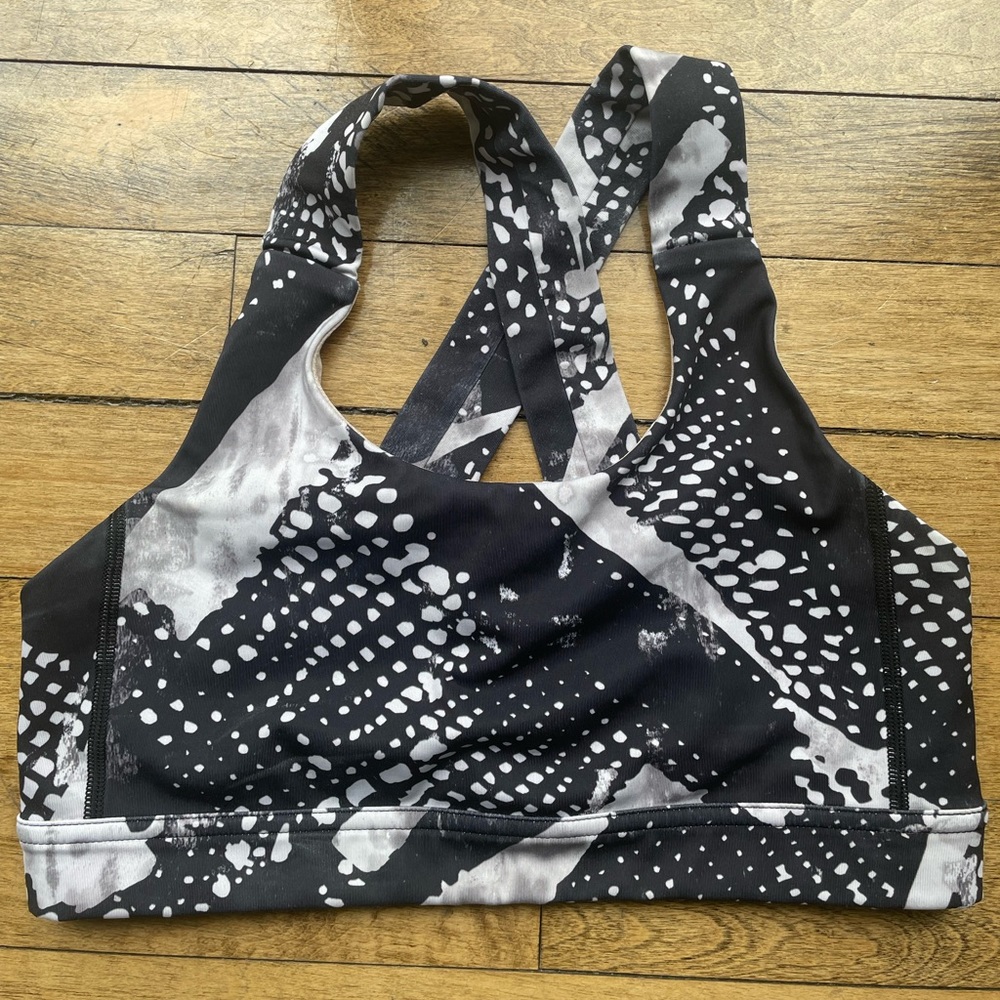 lululemon sports patterned sports bra